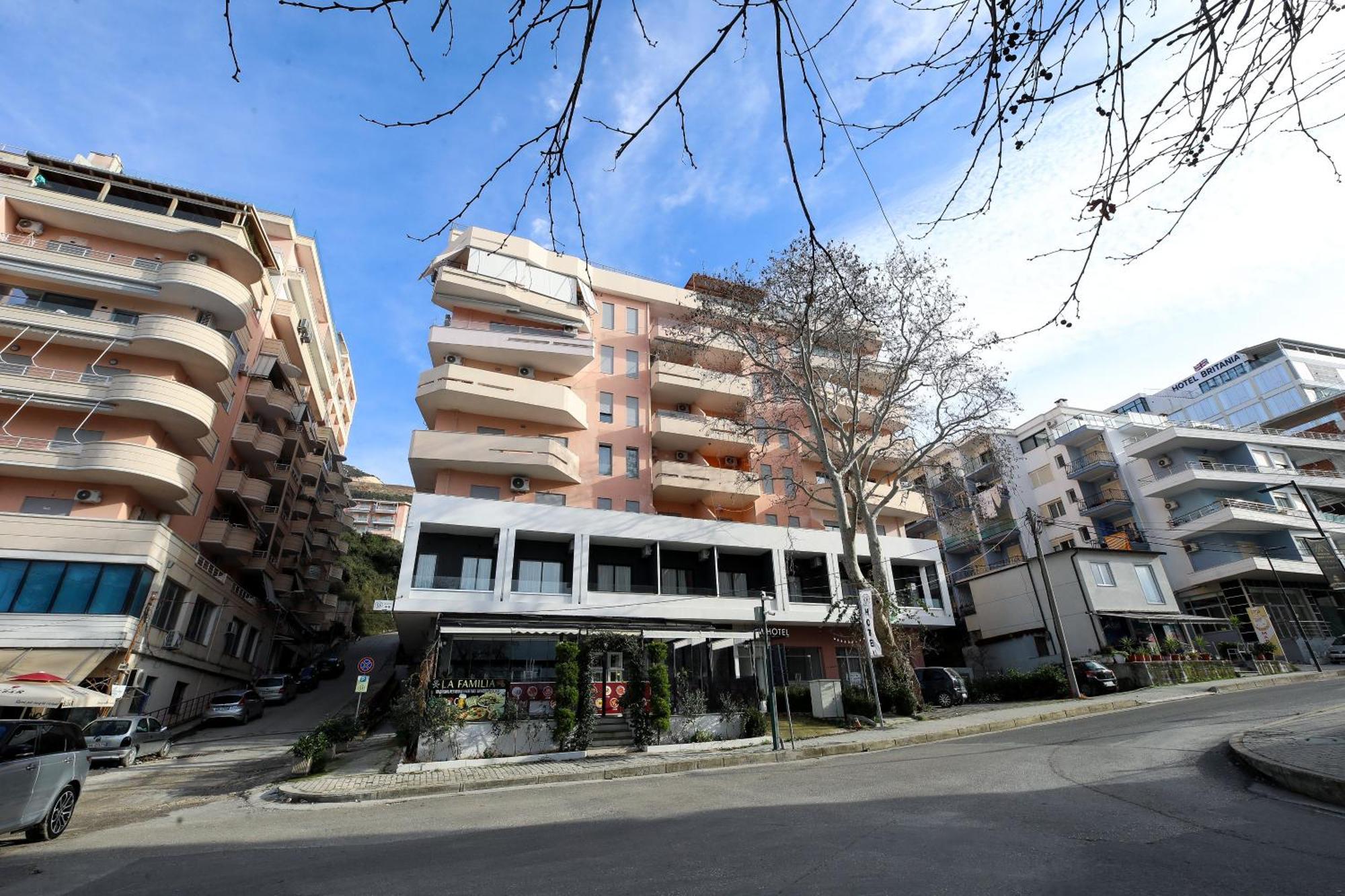 H&M Hotel Vlorë Екстериор снимка