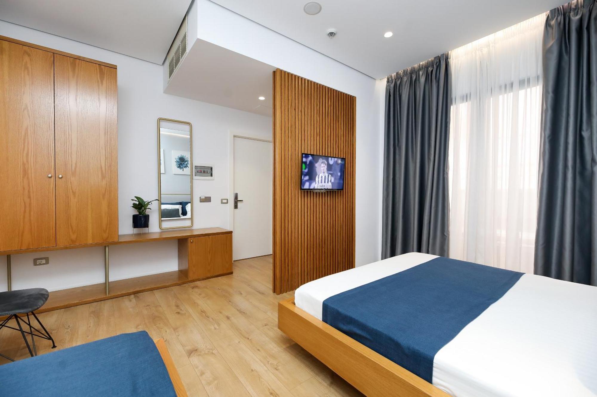 H&M Hotel Vlorë Екстериор снимка